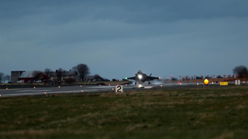 F-35 landet for første gang på Ørlandet fly stasjon 3 november 2017.