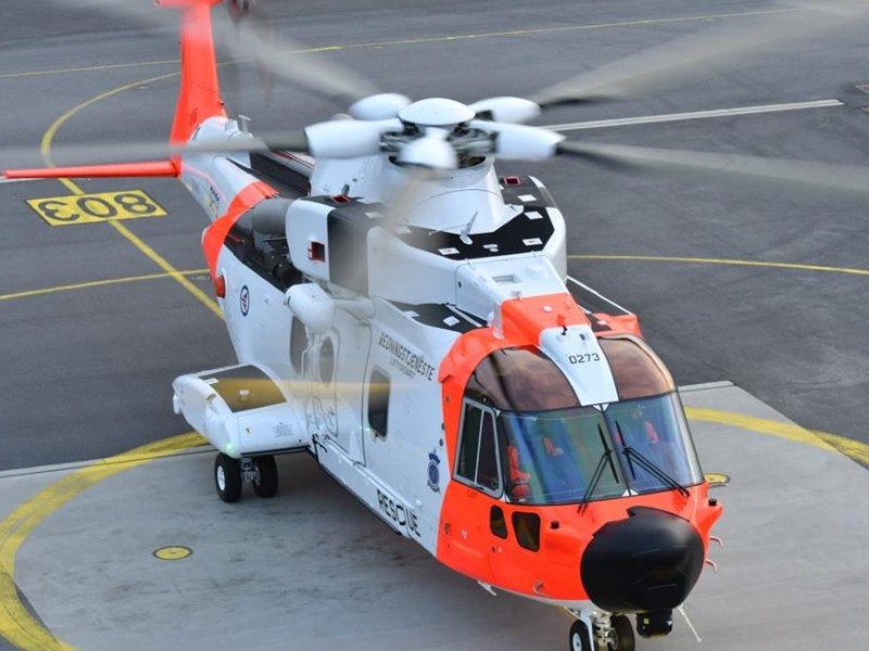 Norges femte AW101 redningshelikopter utenfor hangaren på Sola (Foto: Andreas Gilje Bergslien)