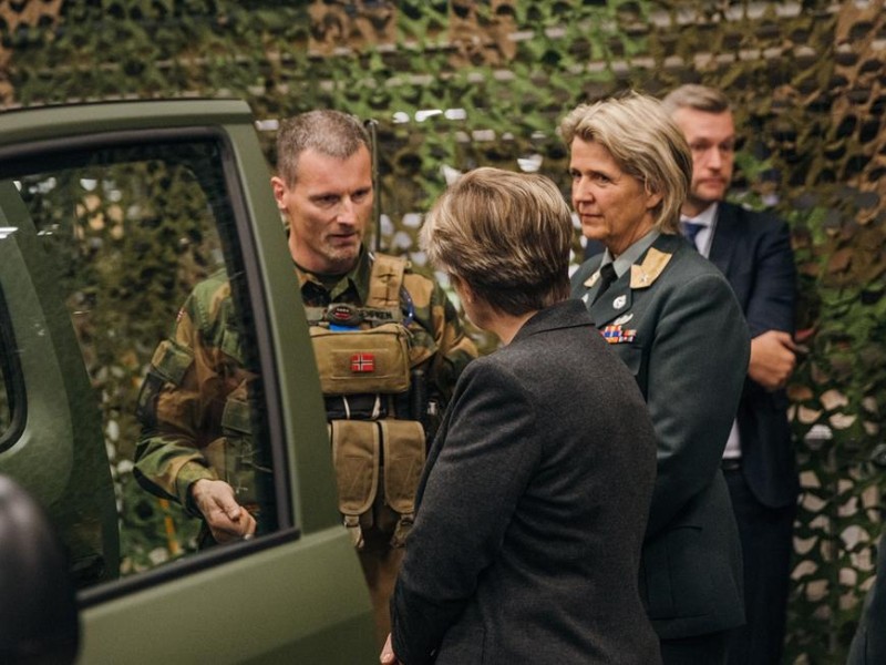 En liten titt inne i feltvognene for statssekretær Tone Skogen og fungerende sjef Heimevernet Elisabeth Gifstad Michelsen. 
