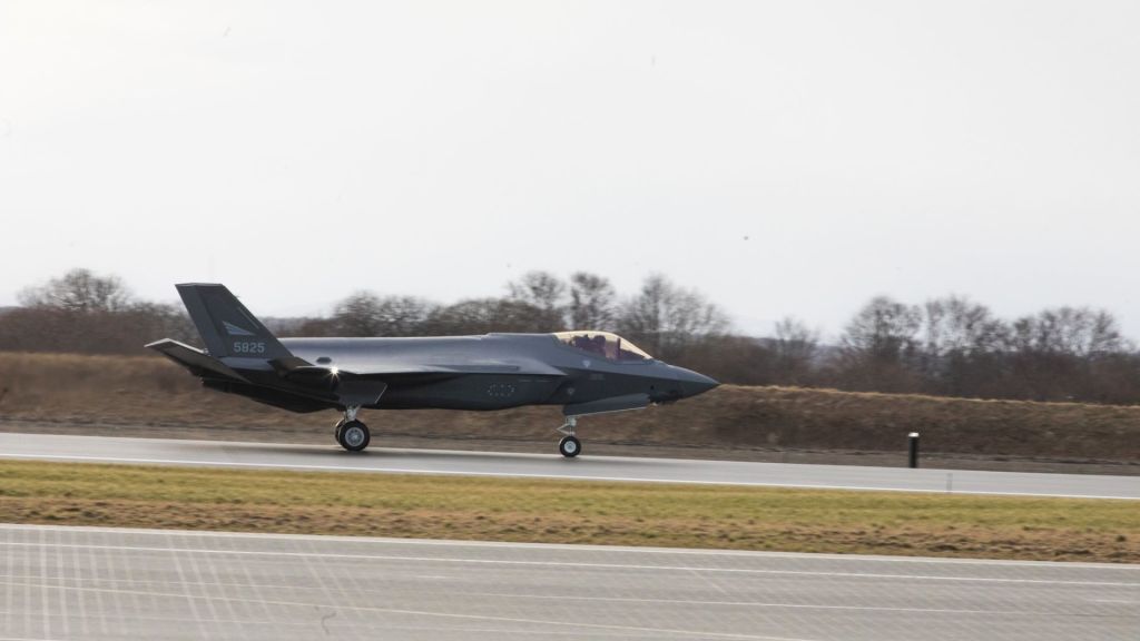 Tre nye F-35A ankom Ørland flystasjon torsdag 27. februar. Foto: Luftforsvaret