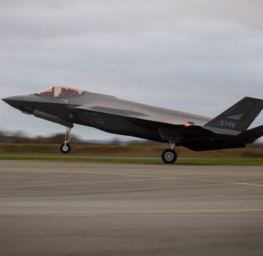 To nye F-35A landet på Ørland flystasjon i 15.30-tida fredag 8. november.   Foto: Ole Andreas Vekve / Forsvaret